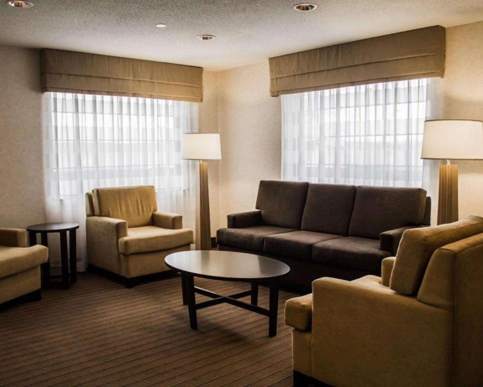 Geistown Sleep Inn מראה חיצוני תמונה